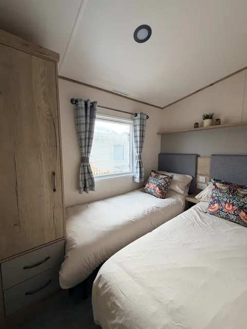 Blenheim 2nd bedroom 2 single beds
