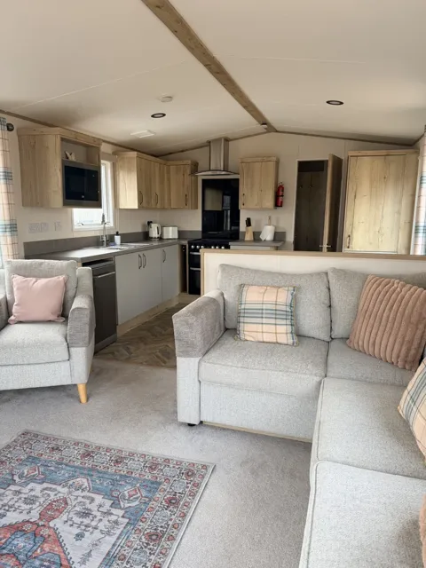 Blenheim kitchen from livingroom shot