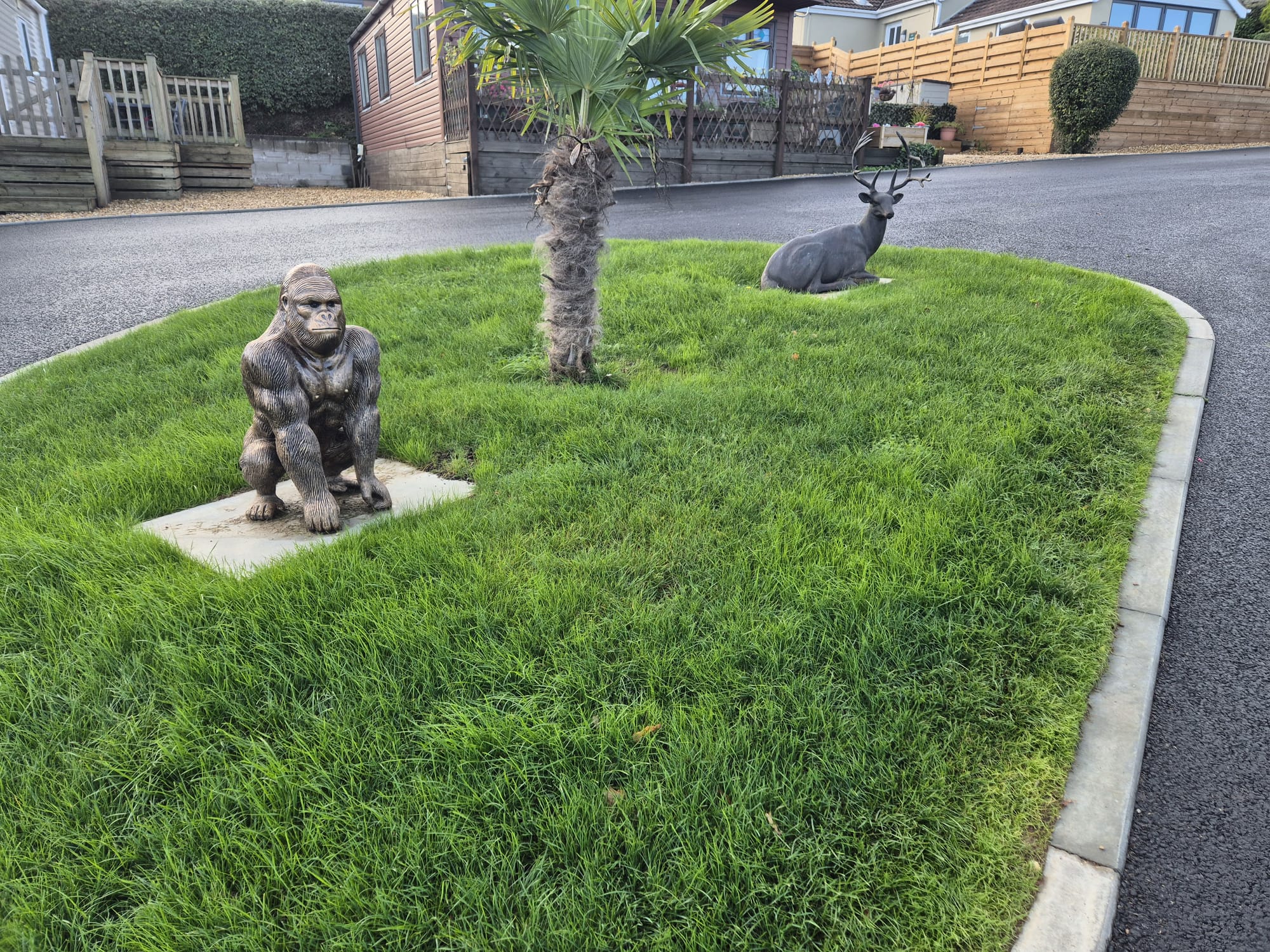 Site image site decoration monkey and stag statues